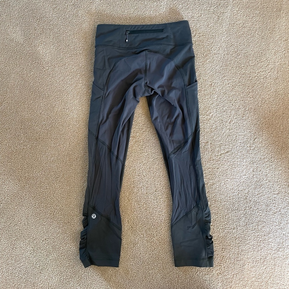 Lululemon cropped army green/ grey leggings size 4